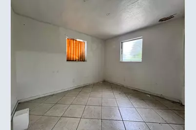 5671 NE 8th Avenue, Oakland Park, FL 33334 - Photo 15