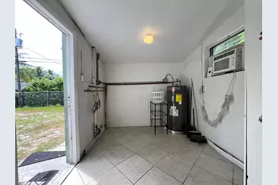 5671 NE 8th Avenue, Oakland Park, FL 33334 - Photo 23