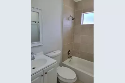 651 NE 46th Court, Oakland Park, FL 33334 - Photo 7