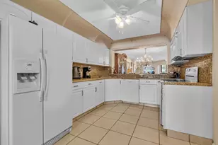 7216 Fairfax Dr, Tamarac, FL 33321 - Photo 11