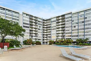 1300 NE Miami Gardens Dr, Miami, FL 33179 - Photo 3