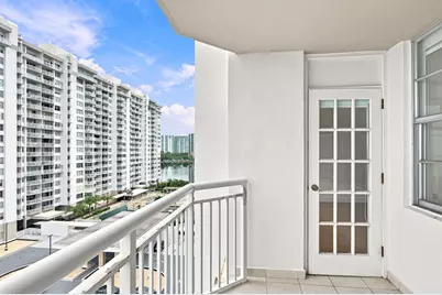 18021 Biscayne Boulevard #901, Aventura, FL 33160 - Photo 15
