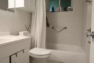 724 NE 23rd Dr, Wilton Manors, FL 33305 - Photo 9