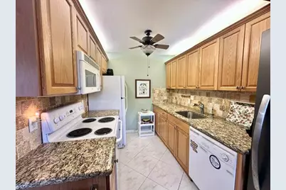 1041 Guilford C, Boca Raton, FL 33434 - Photo 3
