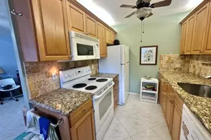 1041 Guilford C, Boca Raton, FL 33434 - Photo 5