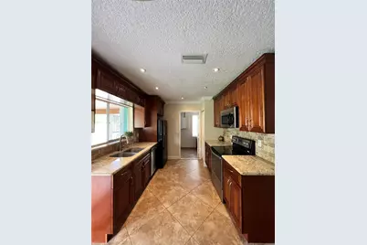 9135 Saddlecreek Drive, Boca Raton, FL 33496 - Photo 9