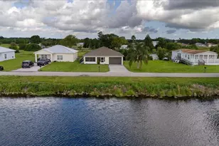 908 Riverside Dr SW, Moore Haven, FL 33471 - Photo 1
