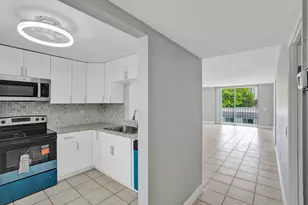 7601 Byron Ave, Miami Beach, FL 33141 - Photo 9