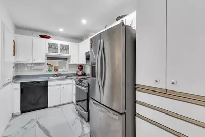 9500 N Hollybrook Lake Drive #301, Pembroke Pines, FL 33025 - Photo 5