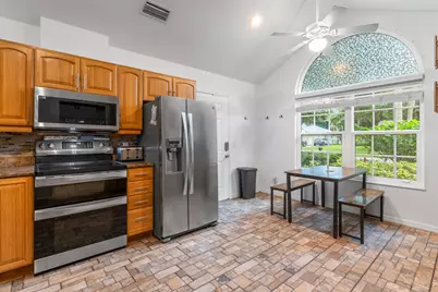 129 38th Court, Vero Beach, FL 32968 - Photo 9