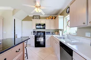 13 Swallow Dr, Boynton Beach, FL 33436 - Photo 11
