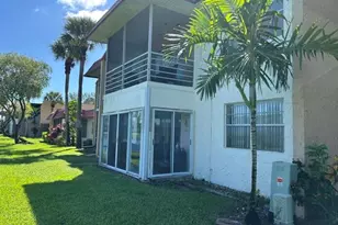 471 Lake Dora Dr, West Palm Beach, FL 33411 - Photo 11