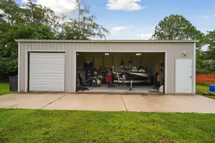 16395 E Hialeah Dr E, The Acreage, FL 33470 - Photo 29