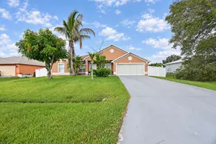 1392 S E O'Donnell Ln, Port Saint Lucie, FL 34983 - Photo 1