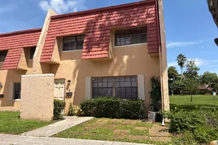 40 Spinning Wheel Ln, Tamarac, FL 33319 - Photo 1