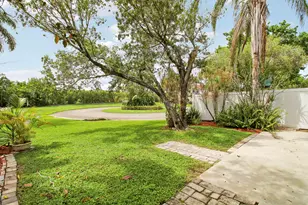 7333 Burgess Dr, Lake Worth, FL 33467 - Photo 17