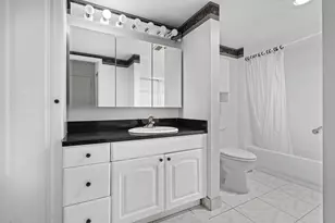 36 Stratford Ln W, Boynton Beach, FL 33436 - Photo 23