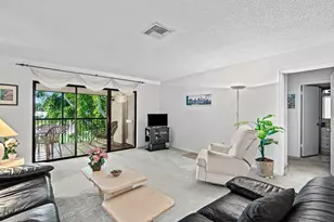 36 Stratford Ln W, Boynton Beach, FL 33436 - Photo 11