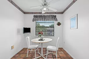 36 Stratford Ln W, Boynton Beach, FL 33436 - Photo 9