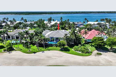 7037 SE Harbor Circle, Stuart, FL 34996 - Photo 5