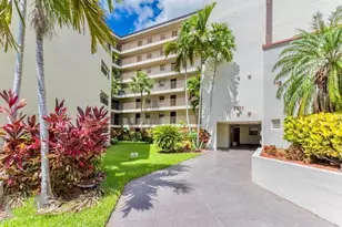 2322 S Cypress Bend Dr, Pompano Beach, FL 33069 - Photo 17
