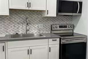 2322 S Cypress Bend Dr, Pompano Beach, FL 33069 - Photo 5