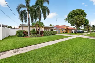 943 Nautilus Isle, Dania Beach, FL 33004 - Photo 3