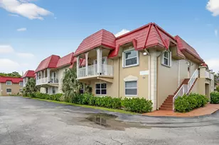 555 SE 8th St, Deerfield Beach, FL 33441 - Photo 1