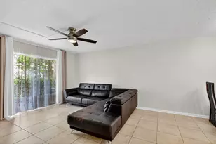 555 SE 8th St, Deerfield Beach, FL 33441 - Photo 9