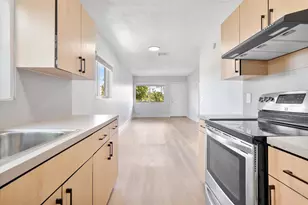 720 NE 7th St, Hallandale Beach, FL 33009 - Photo 19
