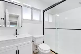 720 NE 7th St, Hallandale Beach, FL 33009 - Photo 25