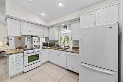 571 NE Town Terrace, Jensen Beach, FL 34957 - Photo 11