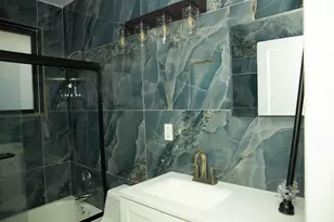 25 NE 43rd St, Miami, FL 33137 - Photo 21