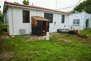 25 NE 43rd St, Miami, FL 33137 - Photo 35