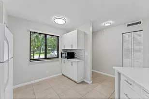 2205 S Cypress Bend Dr, Pompano Beach, FL 33069 - Photo 11