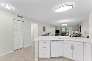 2205 S Cypress Bend Dr, Pompano Beach, FL 33069 - Photo 9