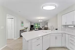 2205 S Cypress Bend Dr, Pompano Beach, FL 33069 - Photo 9