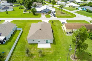 1811 SE Sandia Dr, Port Saint Lucie, FL 34983 - Photo 9