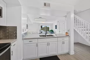 9730 NW 23rd Ct, Pembroke Pines, FL 33024 - Photo 7