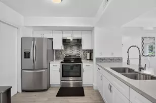 9730 NW 23rd Ct, Pembroke Pines, FL 33024 - Photo 5