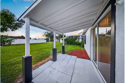 2557 SE Robin Circle, Port Saint Lucie, FL 34952 - Photo 25