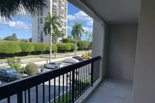 2425 Presidential Way, West Palm Beach, FL 33401 - Photo 9
