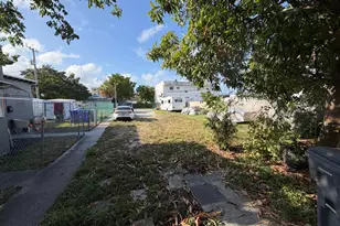 2136 Collins Ct, Hollywood, FL 33020 - Photo 7