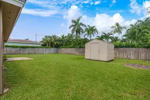 1321 NE 46th St, Oakland Park, FL 33334 - Photo 21