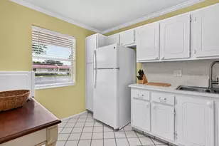 125 Lake Anne Dr, West Palm Beach, FL 33411 - Photo 11
