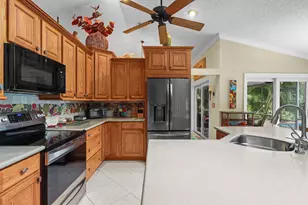 396 Redwood Ln, Boca Raton, FL 33487 - Photo 11