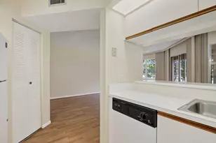300 SW 130th Terrace, Pembroke Pines, FL 33027 - Photo 9