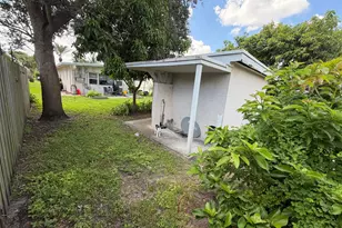 37 SE 14th St, Dania Beach, FL 33004 - Photo 21