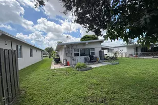 37 SE 14th St, Dania Beach, FL 33004 - Photo 19