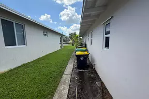 37 SE 14th St, Dania Beach, FL 33004 - Photo 23
